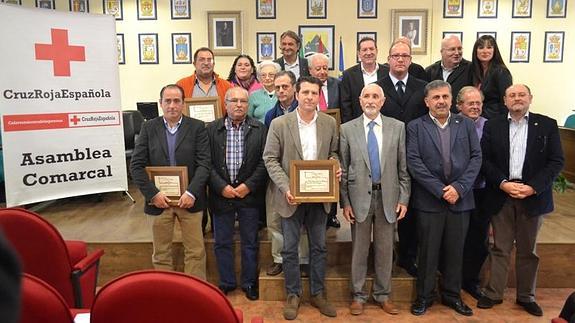 Autoridades y premiados, hoy en la sede de la Mancomunidad.