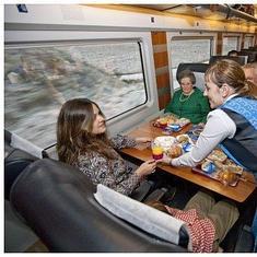Una familia viaja en el AVE desde Málaga. :: sur