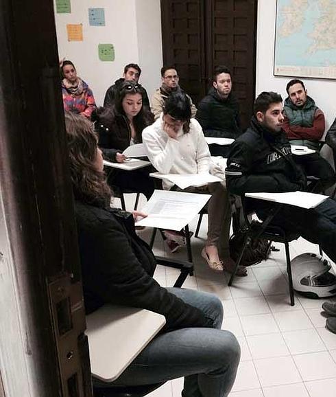 Alumnos en su primera clase.