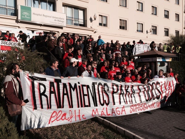 Concentración esta mañana a las puertas de Carlos Haya. 