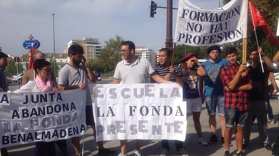 Alumnos y profesores de La Fonda, durante una de sus múltiples protestas en los últimos meses. 