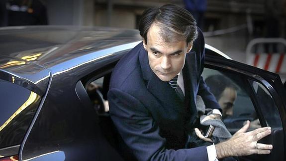 El juez Pablo Ruz, fotografiado a su llegada a las dependencias de la Audiencia Nacional, en la calle Prim. 