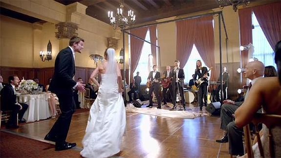 Maroon 5 se cuela en bodas para grabar su vídeoclip Sugar