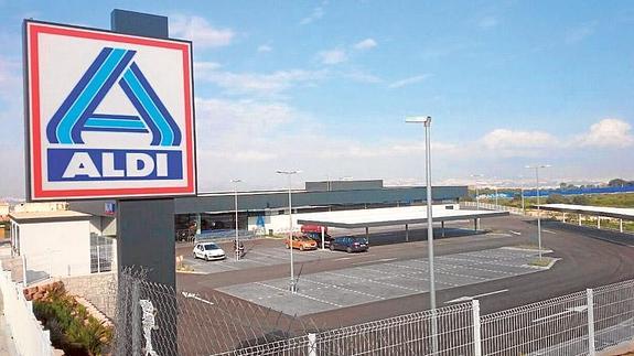 Las grandes cadenas de distribución libran la batalla en Alhaurín de la Torre