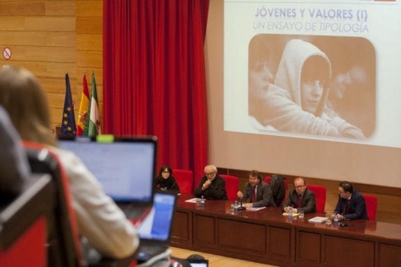 Durante la presentación del informe 'Jóvenes y valores' :: Álvaro cabrera