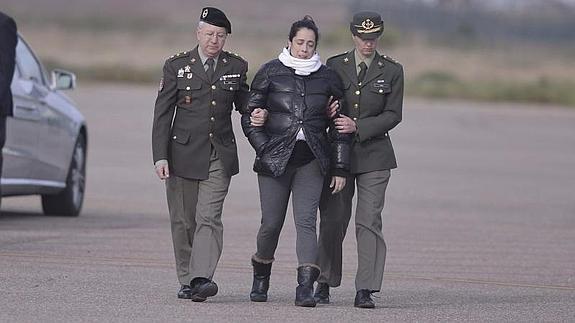 Laura, la viuda del cabo fallecido.