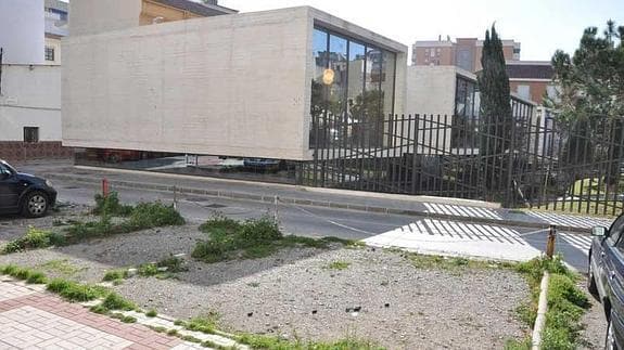 Imagen de los estacionamientos y parcelas de las calles Asalto, Lucientes y Zúñiga, que están a la espera de ser reparados tras décadas de pugnas por su titularidad. 