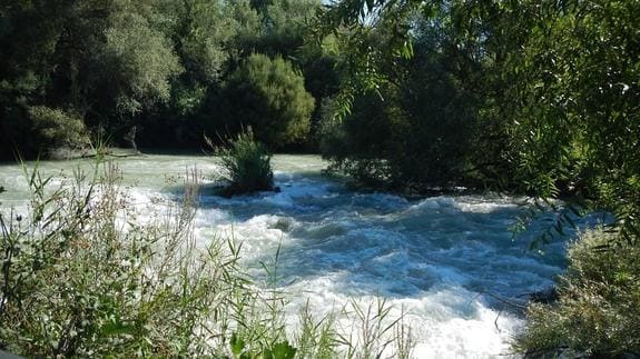 Aguas bravas en el río Genil
