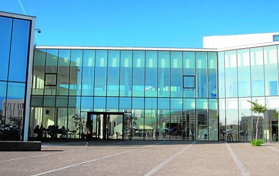 Imagen de la actual Facultad de Ciencias de la Salud, situada en la ampliación del campus de Teatinos. :: crónica