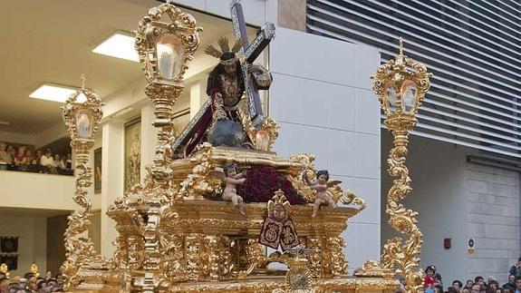 El Cristo de la Misericordia efectuará su procesión extraordinaria en el trono del Jueves Santo, cuya base inferior será achicada. 