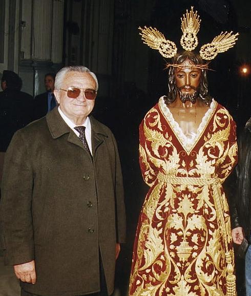 Chacón, junto al Cristo de la Sentencia.