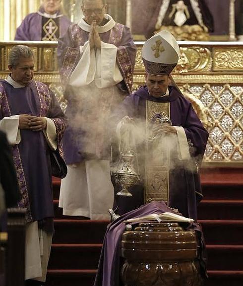 La ceremonia ha sido oficiada por el obispo de la Diócesis, Jesús Catalá.