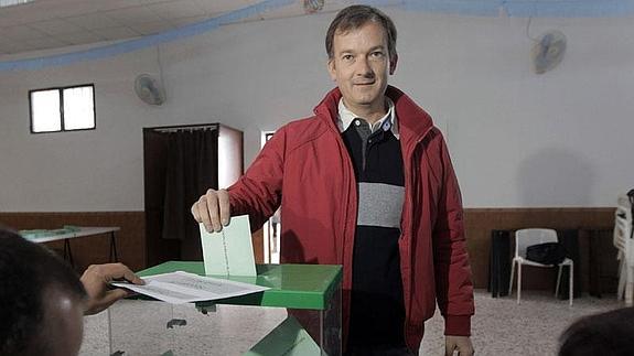 Martín de la Herrán ha depositado su voto en la pedanía jerezana de Torrecera. 