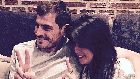 Iker Casillas y la hermana de Sara Carbonero comparten su afición por 'la Voz'. 