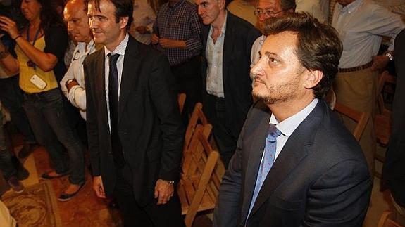 Pablo Atencia y Eduardo Pastor, en las últimas elecciones a la Agrupación, el 20 de junio de 2012. 