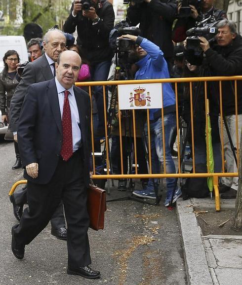 El exconsejero de Presidencia de la Junta de Andalucía y diputado socialista Gaspar Zarrías ha llegado a las diez menos veinte de esta mañana al Tribunal Supremo