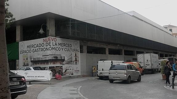 La plaza de abastos permanece cerrada por obras desde mediados de marzo. 