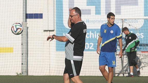 Muñoz, en un entrenamiento con El Palo / 