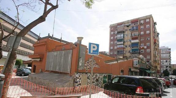 Imagen de la manzana en la que se aprecia la rampa cortada que da acceso a la cubierta para ser usada como ‘parking’