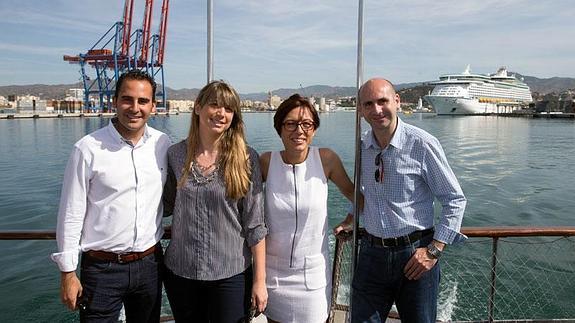 María Gámez ha recorrido hoy el litoral junto a miembros de su partido.