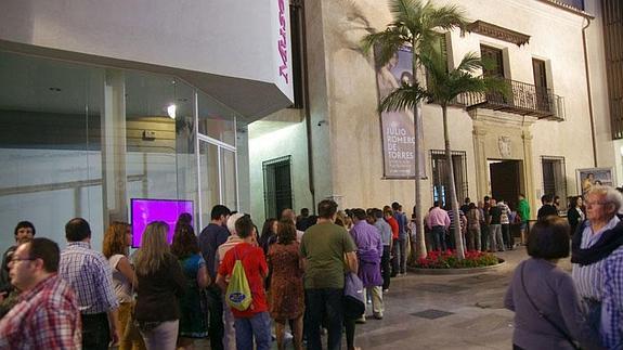 Cola ante la puerta del Museo Carmen Thyssen en la edición del año pasado. 