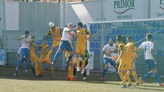 Un momento del encuentro en el campo de El Palo.