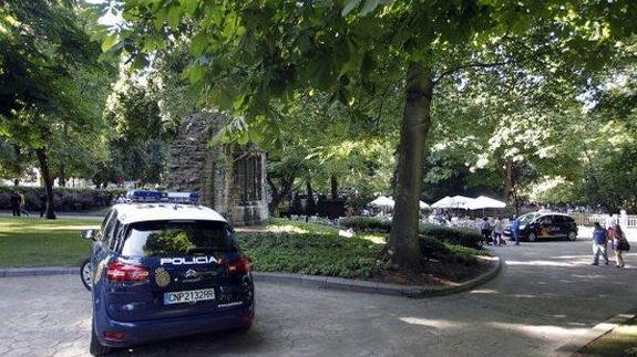 Las patrullas de la Policía Nacional que acudieron al lugar.