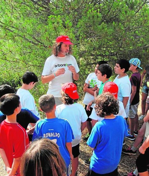 Los participantes en la actividad celebrada con motivo del Día Mundial del Medio Ambiente. 