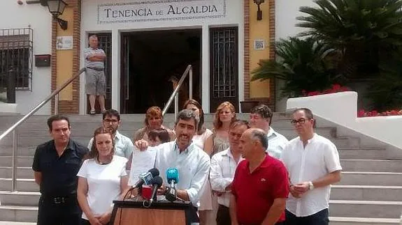El PSOE escenifica su acuerdo de investidura en Benalmádena