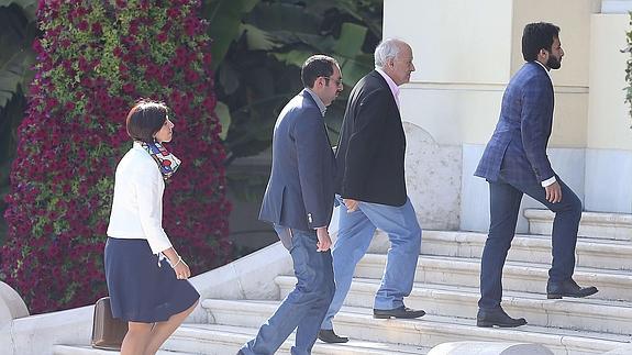 Representantes de la sociedad catarí, en su primera visita a Málaga. 