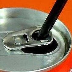 ¿Para qué sirven las anillas de las latas de refresco?