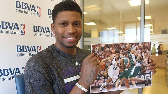 Rudy Gay visita DiarioSUR.