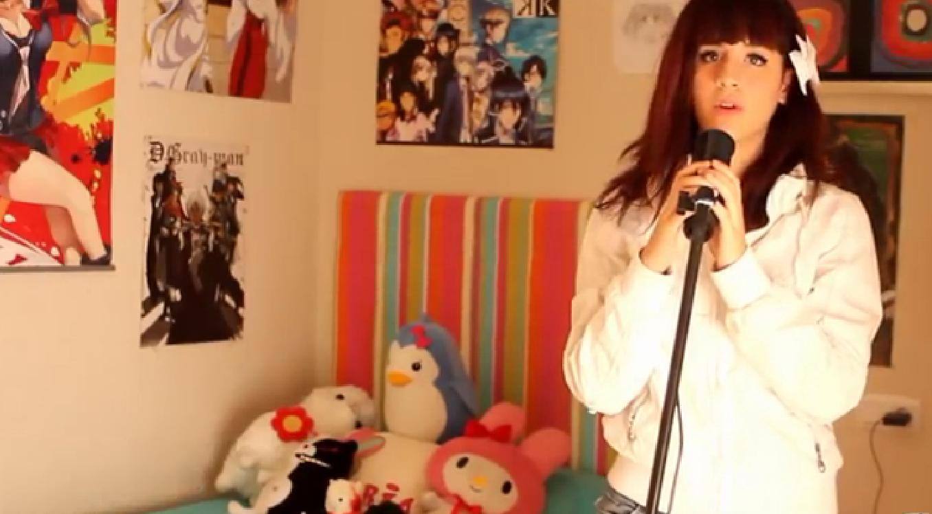 Yami Tabby se ha hecho famosa gracias al canal de Youtube, donde sube videos de sus actuaciones.