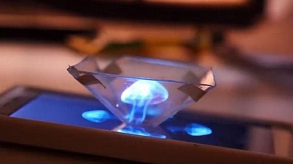 Cómo convertir tu smartphone en un proyector de hologramas 3D