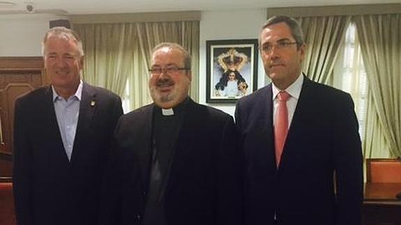 Ramón Tejero, entre Ángel Nozal y Juan Carlos Maldonado. 