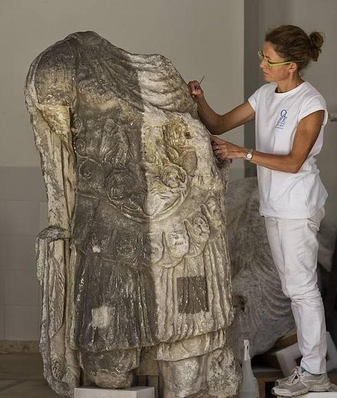 Los efectos de la rehabilitación se dejan ver sobre esta escultura romana del siglo II d. C. incluida en la Colección Loringiana