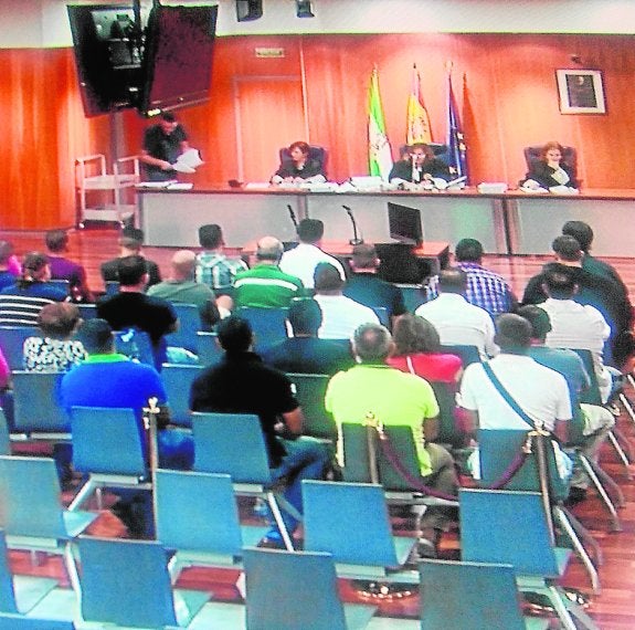 El macrojuicio tuvo que ser suspendido. 