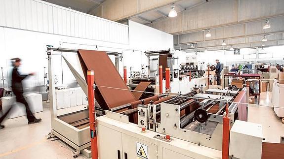 Factoría de Alcalá la Real (Jaén), donde la firma de los hermanos Montañés tiene su sede. 