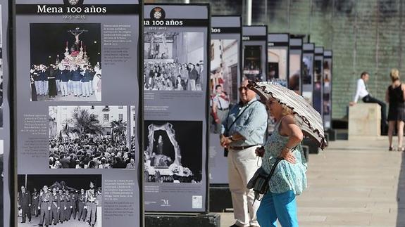 La muestra consta de 56 paneles con fotos del archivo de la cofradía.