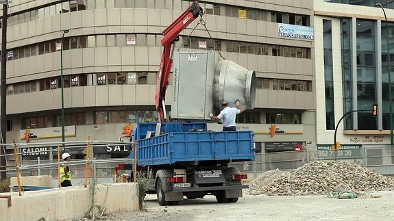 La constructora acepta negociar una salida al bloqueo del metro en la avenida de Andalucía