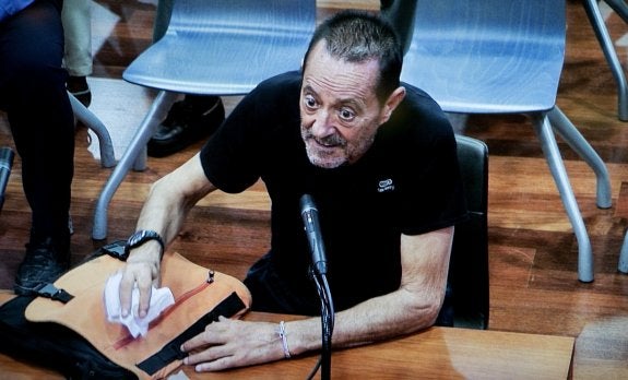 Última imagen de Julián Muñoz tomada el 2 de septiembre en el juicio por el 'caso Fergocon'. :: Ñ. salas