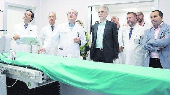 El consejero de Salud, Aquilino Alonso, en una reciente visita realizada al Hospital Materno Infantil.