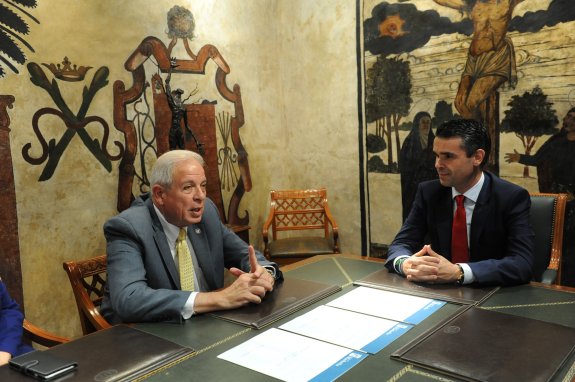 Tomás Regalado, alcalde de Miami, y José Bernal. :: josele-lanza