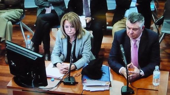 Isabel García Marcos y Juan Antonio Roca en una foto de archivo del juicio de ‘Malaya’.