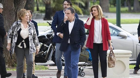 Báñez, con Bendodo y Villalobos esta tarde en Málaga. 