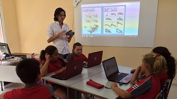 Clase de robótica en el colegio El Pinar con Ignacio Arias. 