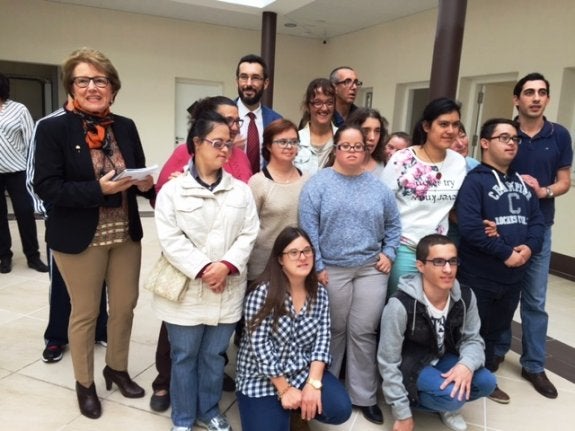 Asansull presenta su nuevo centro integral a las autoridades de la zona