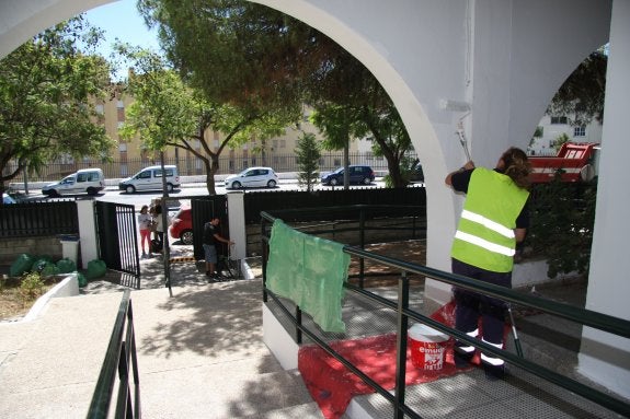 Las competencias del Ayuntamiento se limitan al mantenimiento de los centros. 