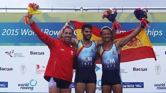 Adrián Miramón, en el centro, con la medalla de oro; a la derecha, Adolfo Ferrer, bronce. 
