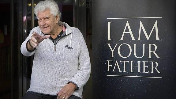 David Prowse, actor que encarnó por primera vez a Darth Vader. 